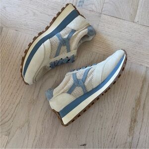 Veronica Beard Valentina Sneaker in coco vista